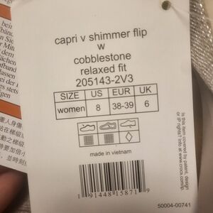 Cobblestone Crocs size 8 flip flops